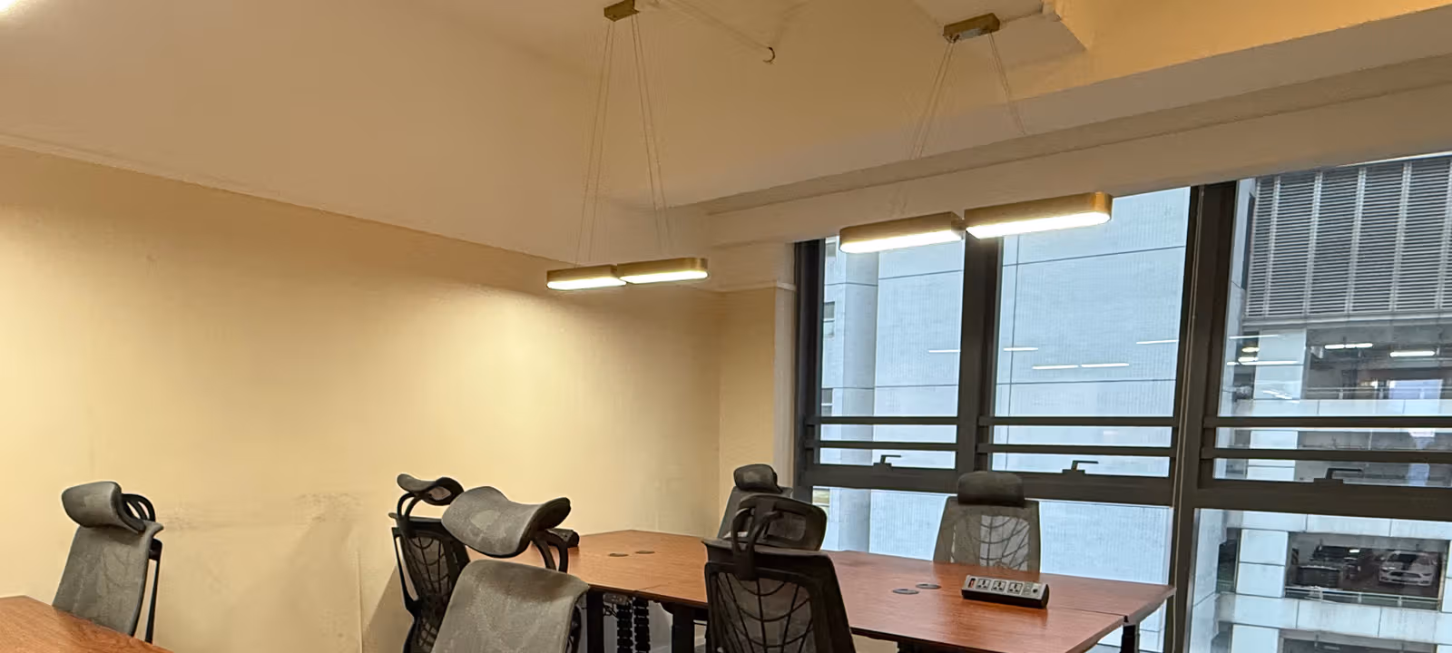 https://officehub.s3.amazonaws.com/Assets/images/48794/Managed-Office-Space-Hong-Kong-Wan-Chai-303-Jaffe-Road-IMG1662.HEIC