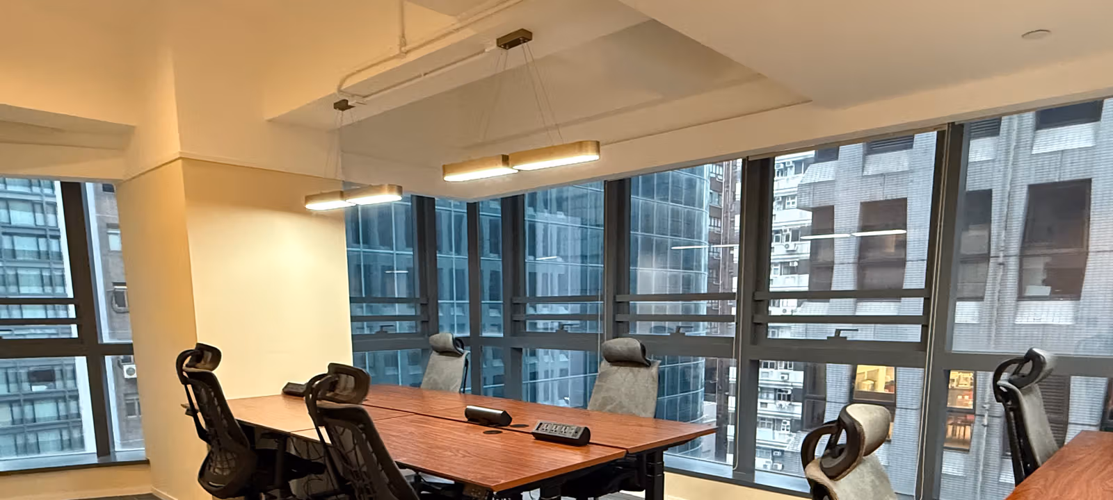 https://officehub.s3.amazonaws.com/Assets/images/48794/Managed-Office-Space-Hong-Kong-Wan-Chai-303-Jaffe-Road-IMG1665.HEIC