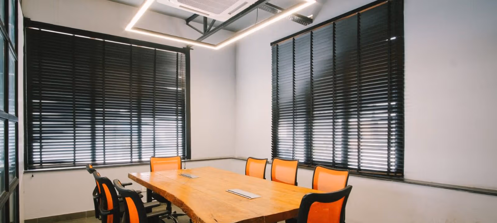https://officehub.s3.amazonaws.com/Assets/images/49149/Coworking-Space-Delhi-New-Delhi-2E/25-Jhandewalan-Extension-2024-02-04-2.jpg