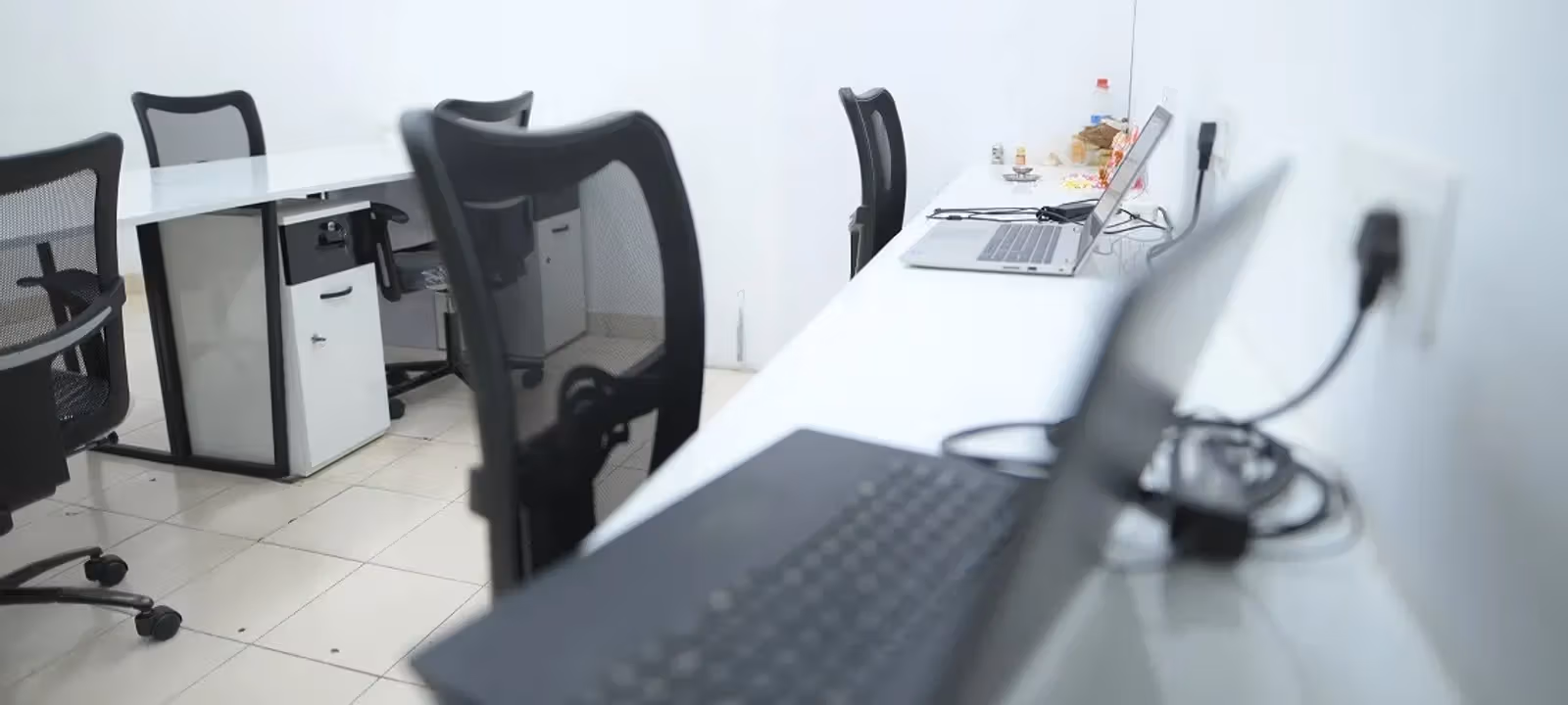 32 Jl Nehru Road Park St, Kolkata - Image 1