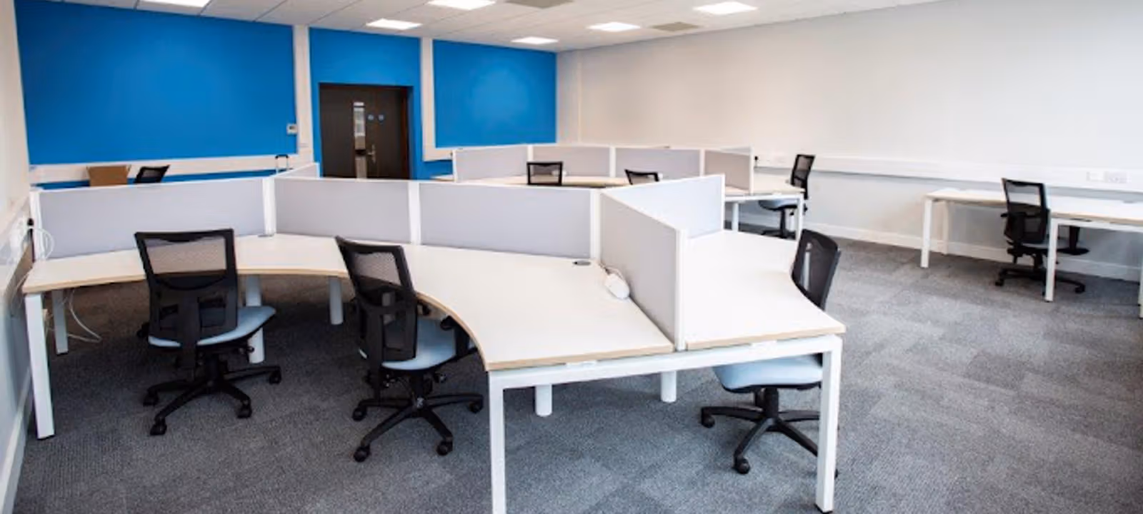 https://officehub.s3.amazonaws.com/Assets/images/49564/Serviced-Office-%28Classic%29-High-Wycombe-High-Wycombe-Queen-Alexandra-Rd-OXIN.0102.jpg