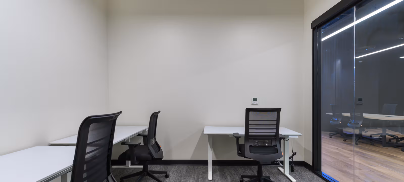 https://officehub.s3.amazonaws.com/Assets/images/51137/Serviced-Office-%28Classic%29-CA-Oakland-1920-Broadway-08dd14b8-ce63-4abb-928f-e48bb7c5ee5c---007-2.jpg