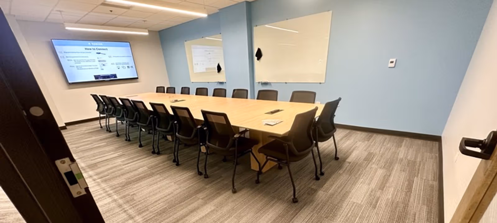 https://officehub.s3.amazonaws.com/Assets/images/53208/Shared-Workspace-TN-Murfreesboro-1639-Medical-Center-Parkway-Stones-River-Meeting-Room.jpg