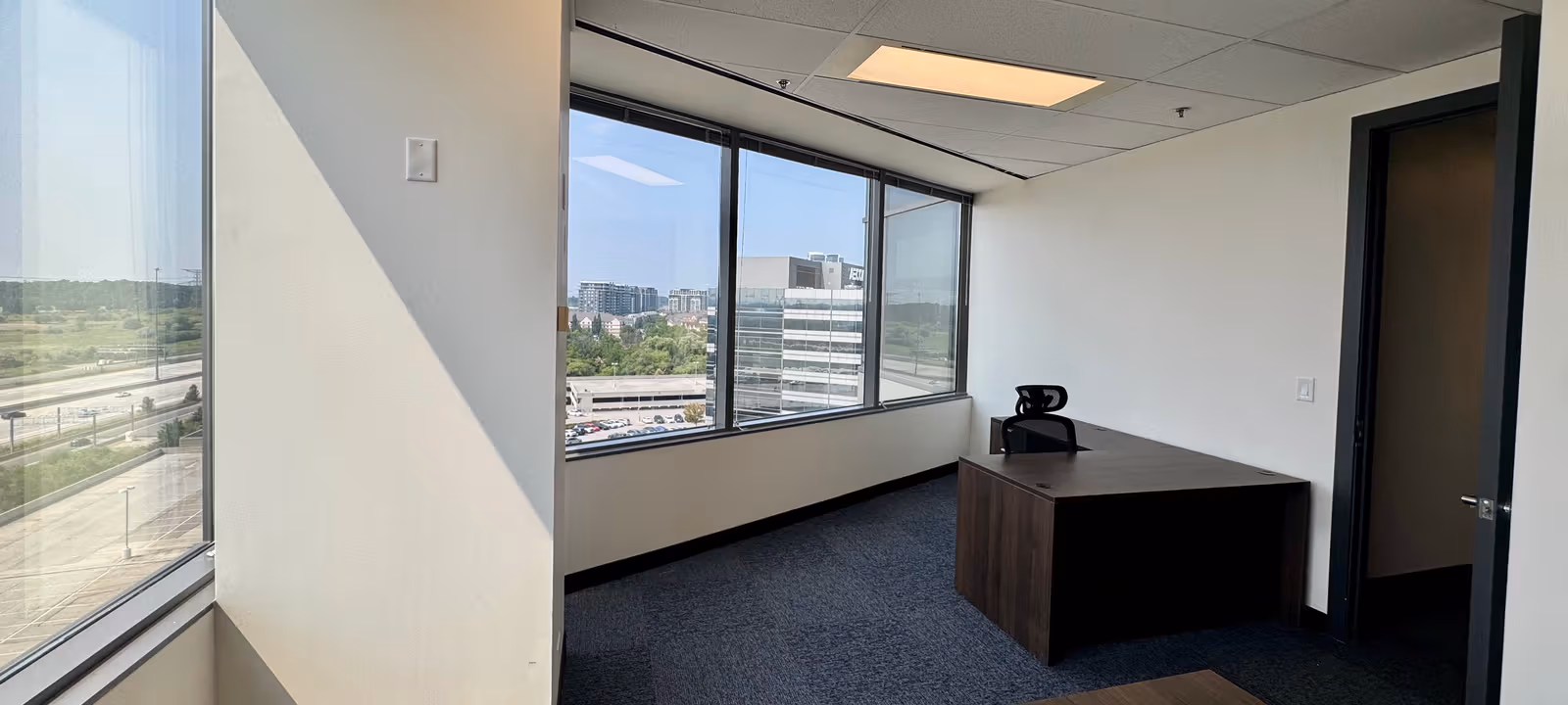 https://officehub.s3.amazonaws.com/Assets/images/54441/Serviced-Office-%28Classic%29-ON-Markham-55-Commerce-Valley-Drive-West-Image-6.jpg