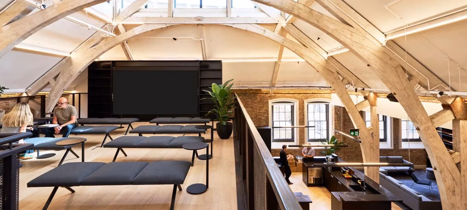 https://officehub.s3.amazonaws.com/Assets/images/54704/Serviced-Office-%28Classic%29-London-London-18-Vine-Hill-3.webp