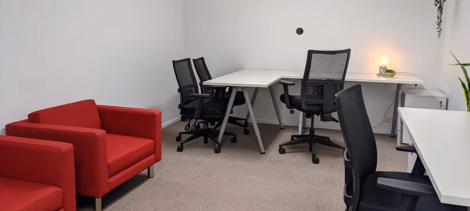https://officehub.s3.amazonaws.com/Assets/images/6032/Serviced-Office-%28Classic%29-QLD-Bowen-Hills-100-Campbell-Street-2023-07-02.webp