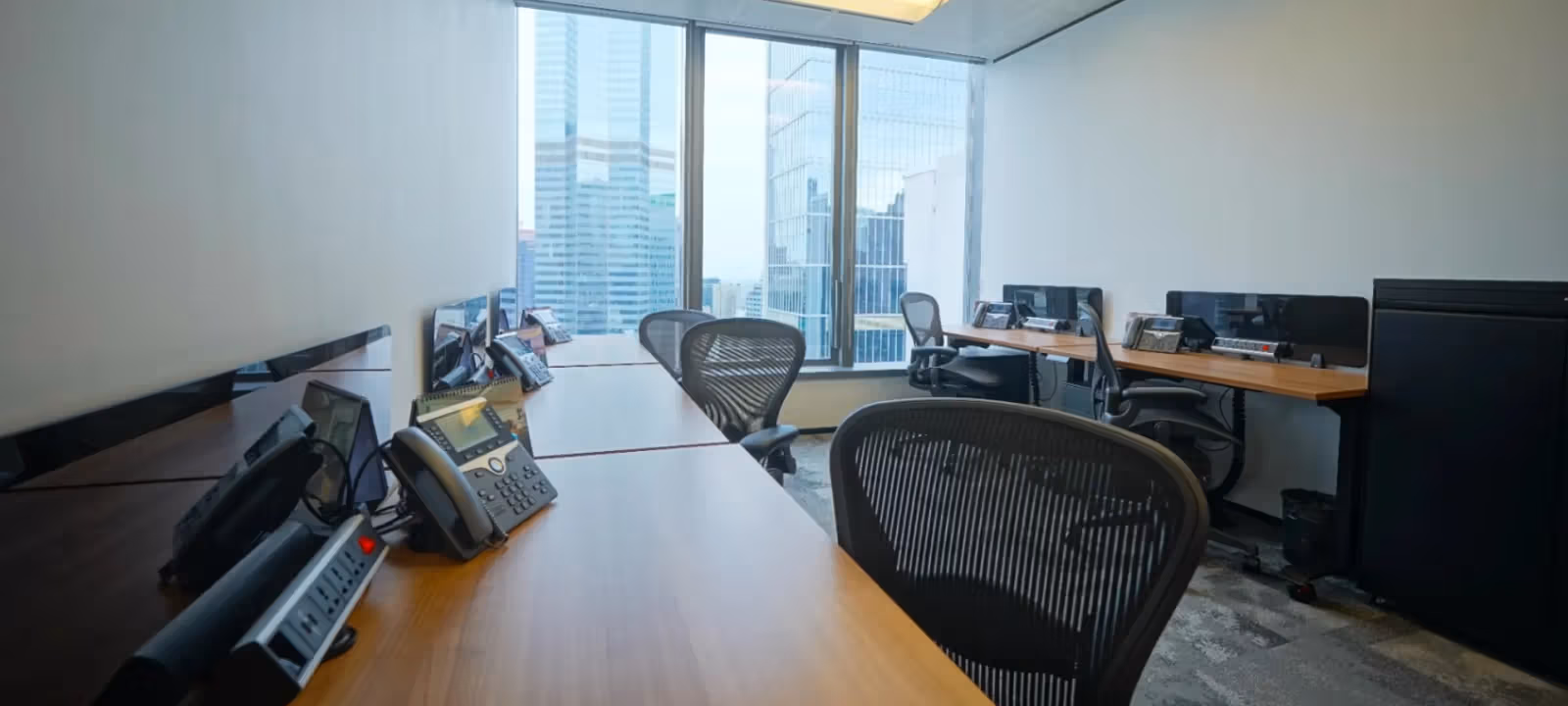 https://officehub.s3.amazonaws.com/Assets/images/7987/Serviced-Office-%28Classic%29-Hong-Kong-Island-Central-39%E8%99%9F-Queens-Road-Central-503d3cd8-1f68-4dcd-9445-16ddec031605.webp