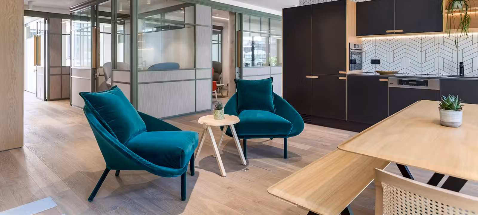 https://officehub.s3.amazonaws.com/Assets/images/8262/Serviced-Office-%28Creative%29-London-London-42-Berners-Street-Fora-Fitzrovia-42Berners6.avif