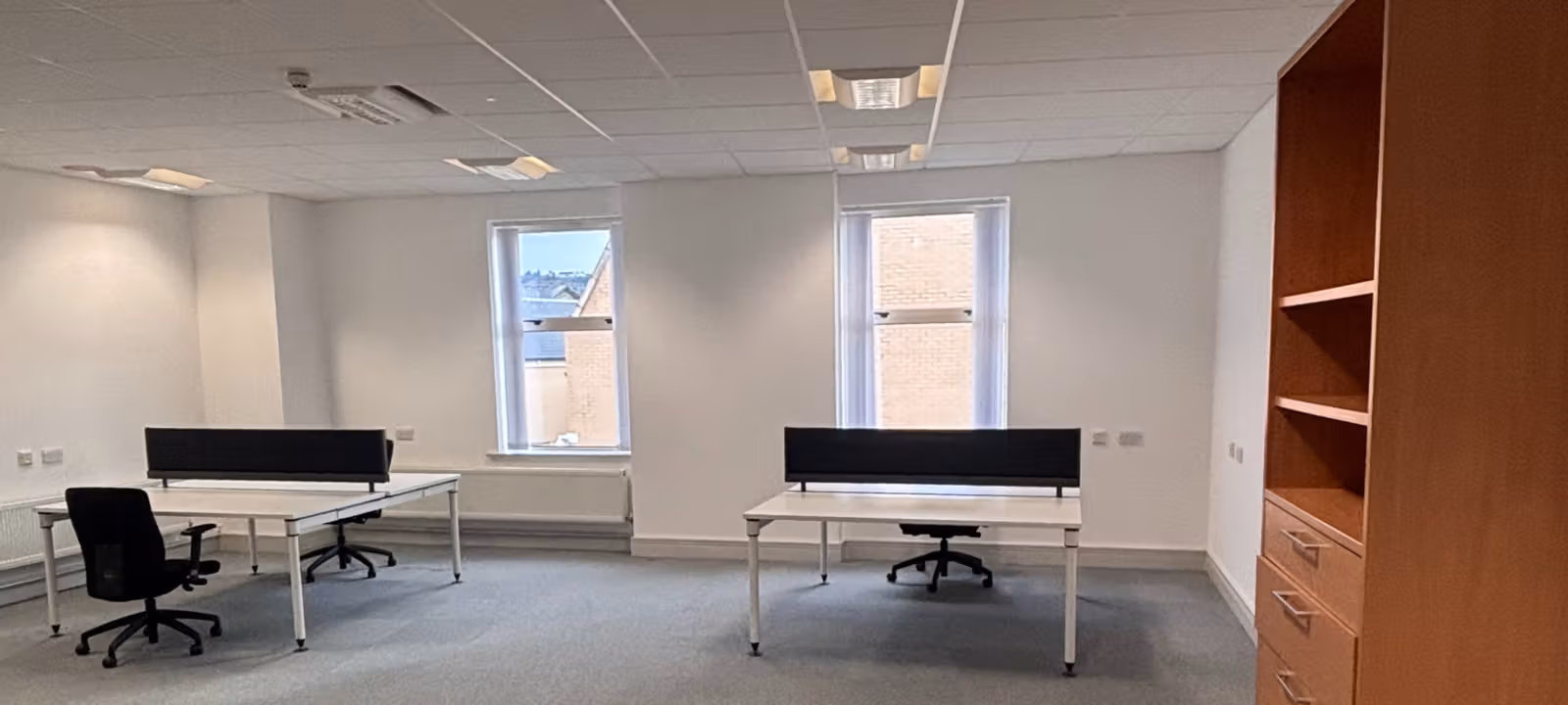https://officehub.s3.amazonaws.com/Assets/images/8408/Serviced-Office-%28Classic%29-England-Lancashire-Cross-Street-14.png