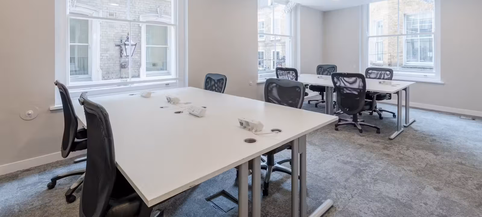 https://officehub.s3.amazonaws.com/Assets/images/8547/Serviced-Office-%28Classic%29-London-London-73-Watling-Street-Boutique.Co-WatlingStreet-14.avif