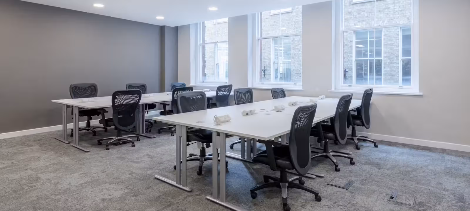 https://officehub.s3.amazonaws.com/Assets/images/8547/Serviced-Office-%28Classic%29-London-London-73-Watling-Street-Boutique.Co-WatlingStreet-15.avif