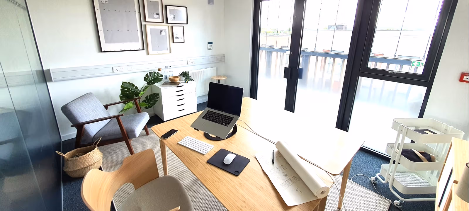 https://officehub.s3.amazonaws.com/Assets/images/8602/Serviced-Office-%28Classic%29-Greater-London-Stanmore-Howard-Road2%20Person%20Office_2.jpg
