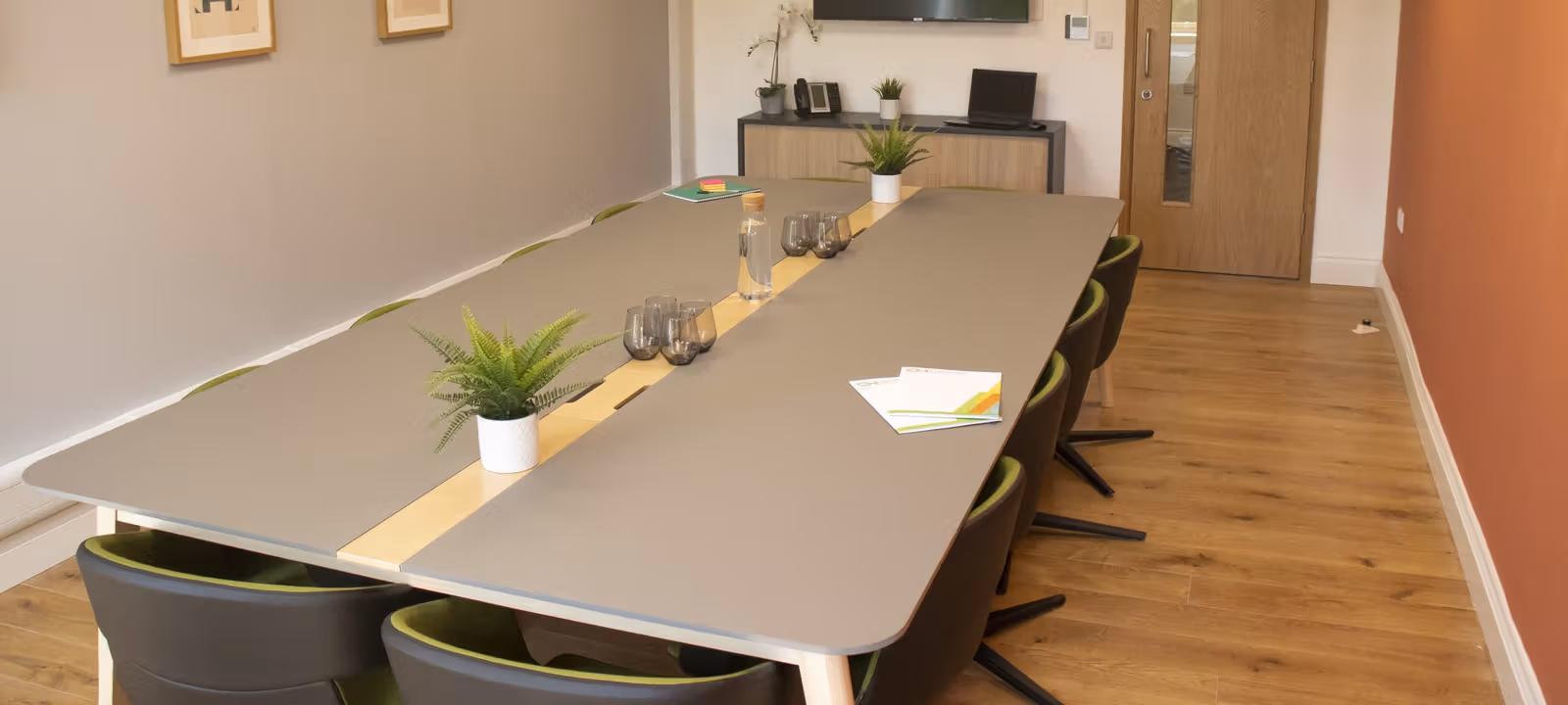 West Street, Farnham - Image 1