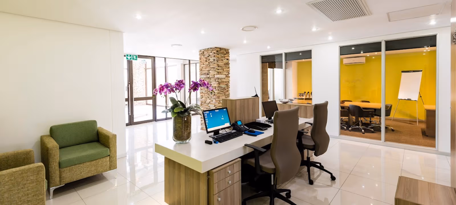 https://officehub.s3.amazonaws.com/Assets/images/9303/Serviced-Office-%28Classic%29-GP-Johannesburg-Stoneridge-Office-Park-Greenstoneregus_stoneridge-8969.jpg