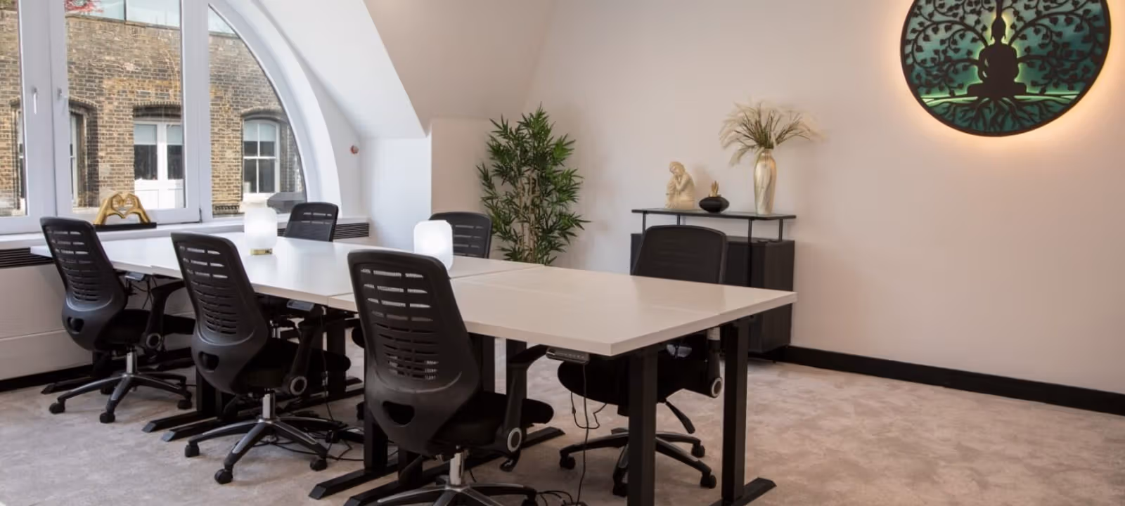 https://officehub.s3.amazonaws.com/Assets/images/9670/Serviced-Office-%28Classic%29-London-London-16-St-Johns-Lane-Farringdon-4.jpg
