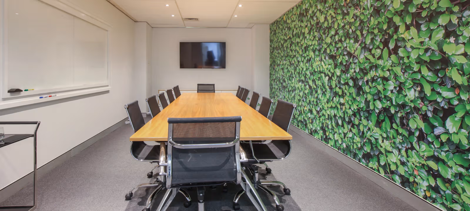 https://officehub.s3.amazonaws.com/Assets/images/980/Serviced-Office-%28Classic%29-QLD-Brisbane-167-Eagle-Street-Eagle-Street-Boardroom-1.webp