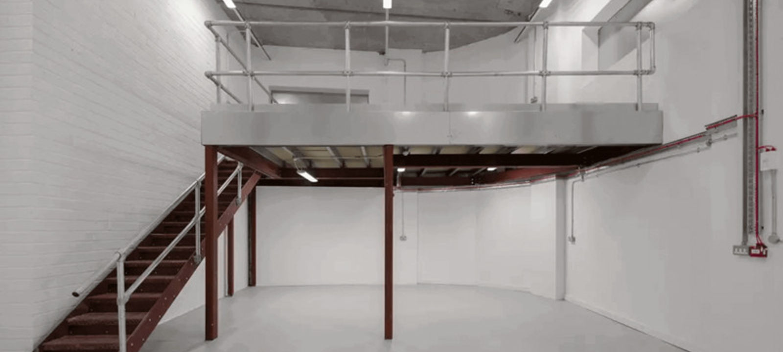 10 Prestons Road, Poplar - Image 1