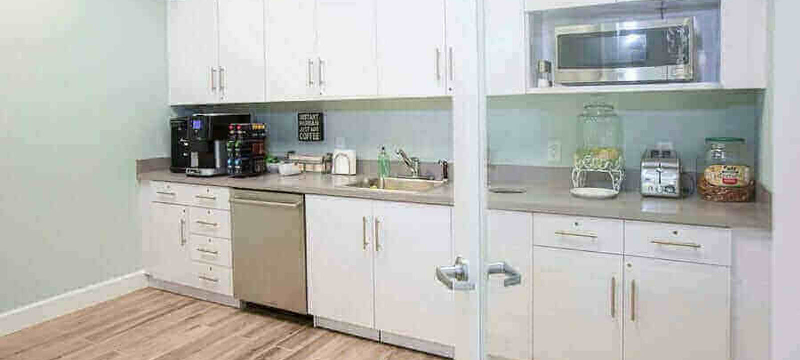 405 Fifth Avenue South, Naples - Image 1