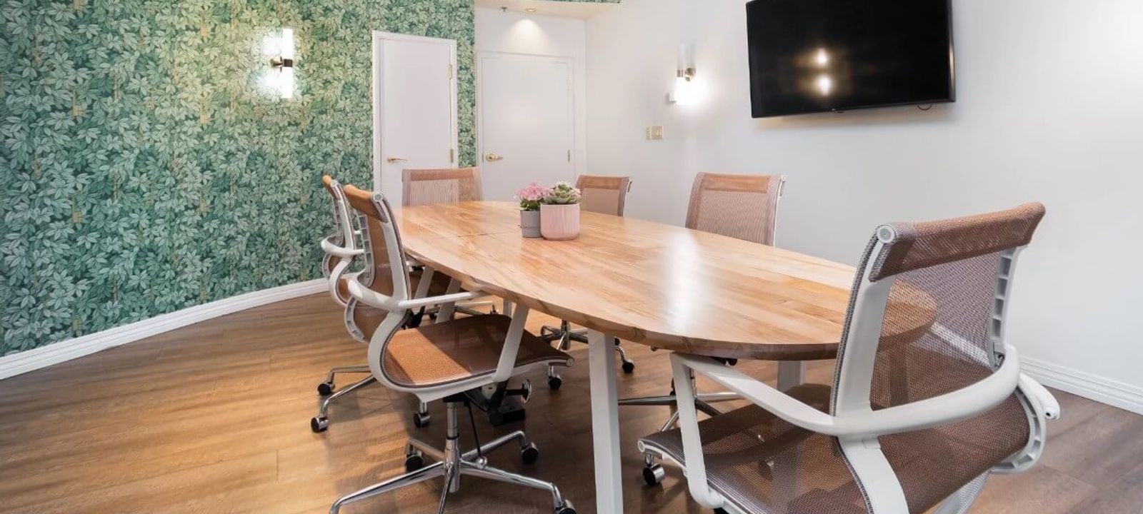 212 King St W, Toronto - Image 1