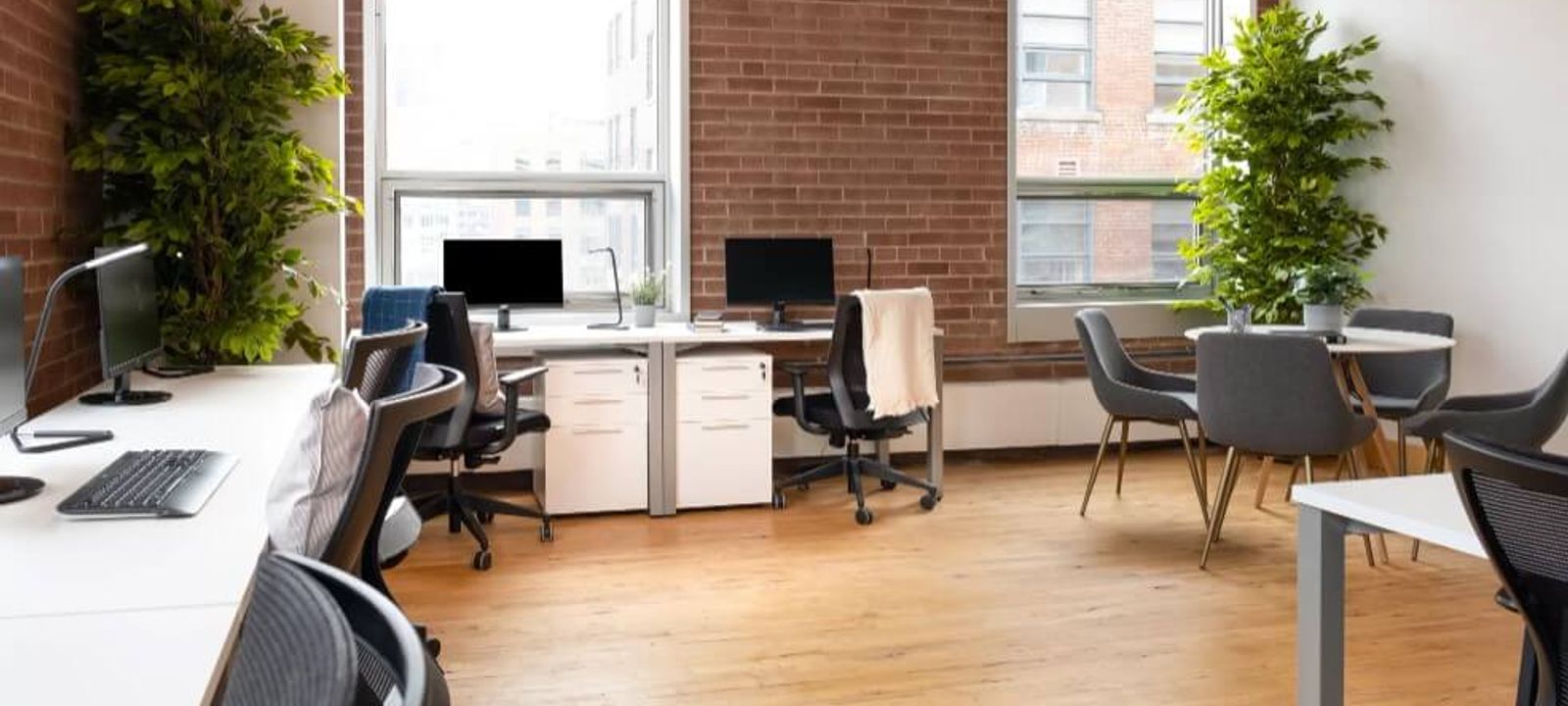 215 Spadina Ave, Toronto - Image 1