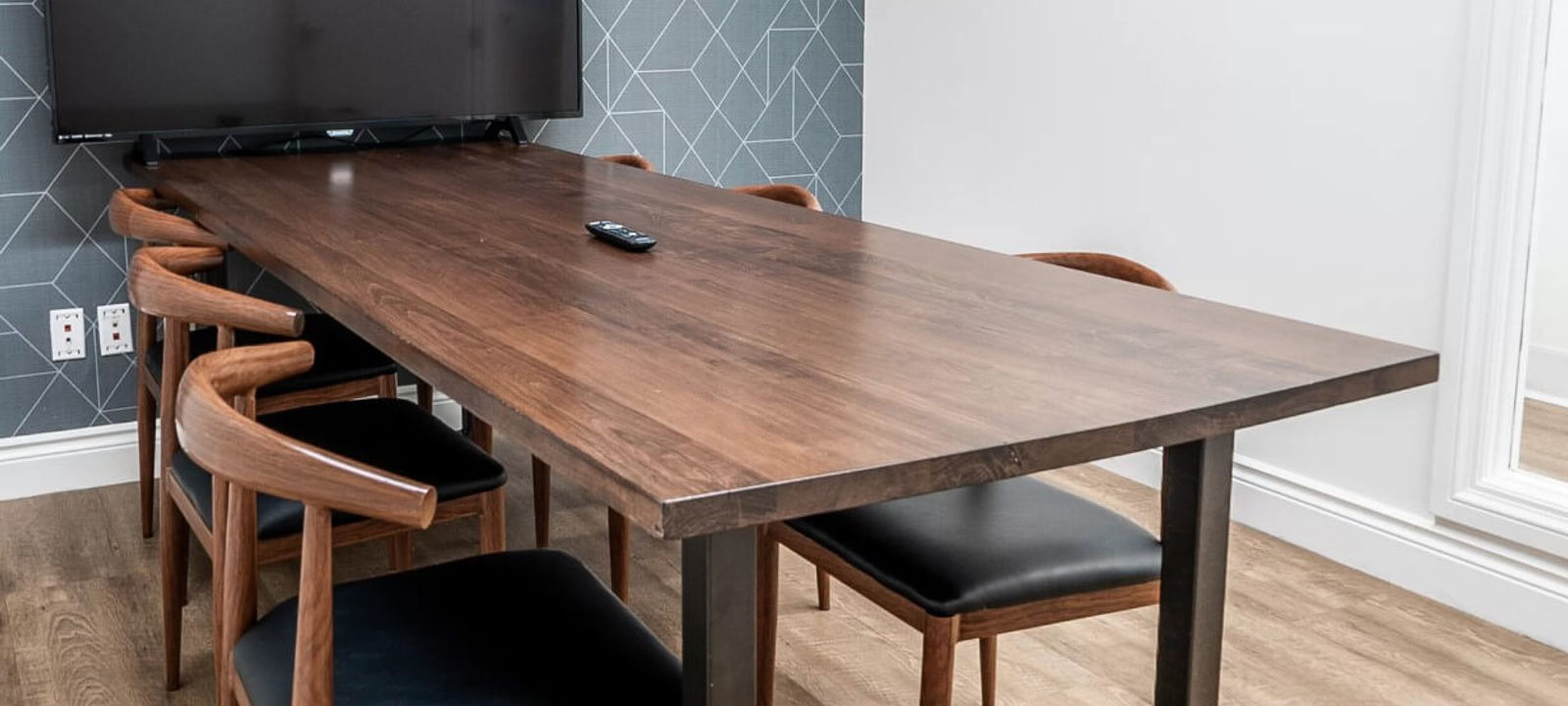 180 Dundas St W, Toronto - Image 1