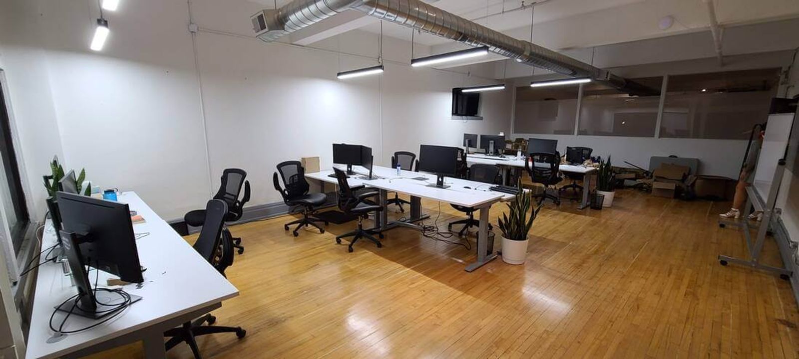 639 Queen St W, Toronto - Image 1