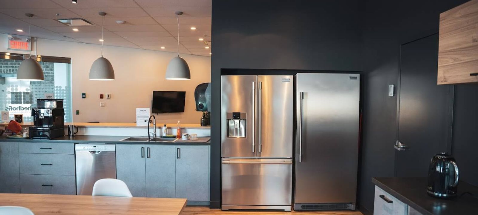 50 Saint-charles Street West, Longueuil - Image 1