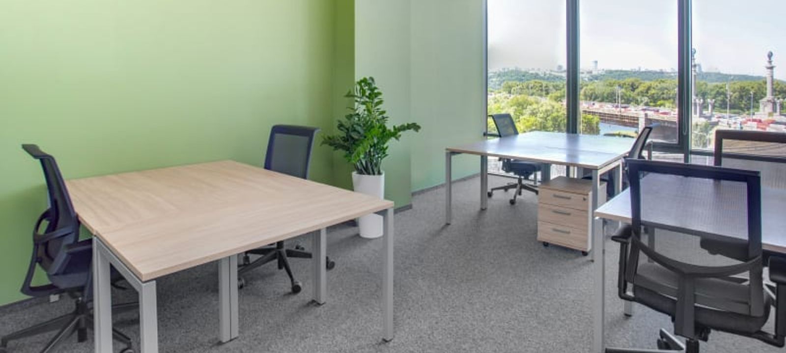 1V Pavla Tychyny Avenue, Kyiv - Image 1