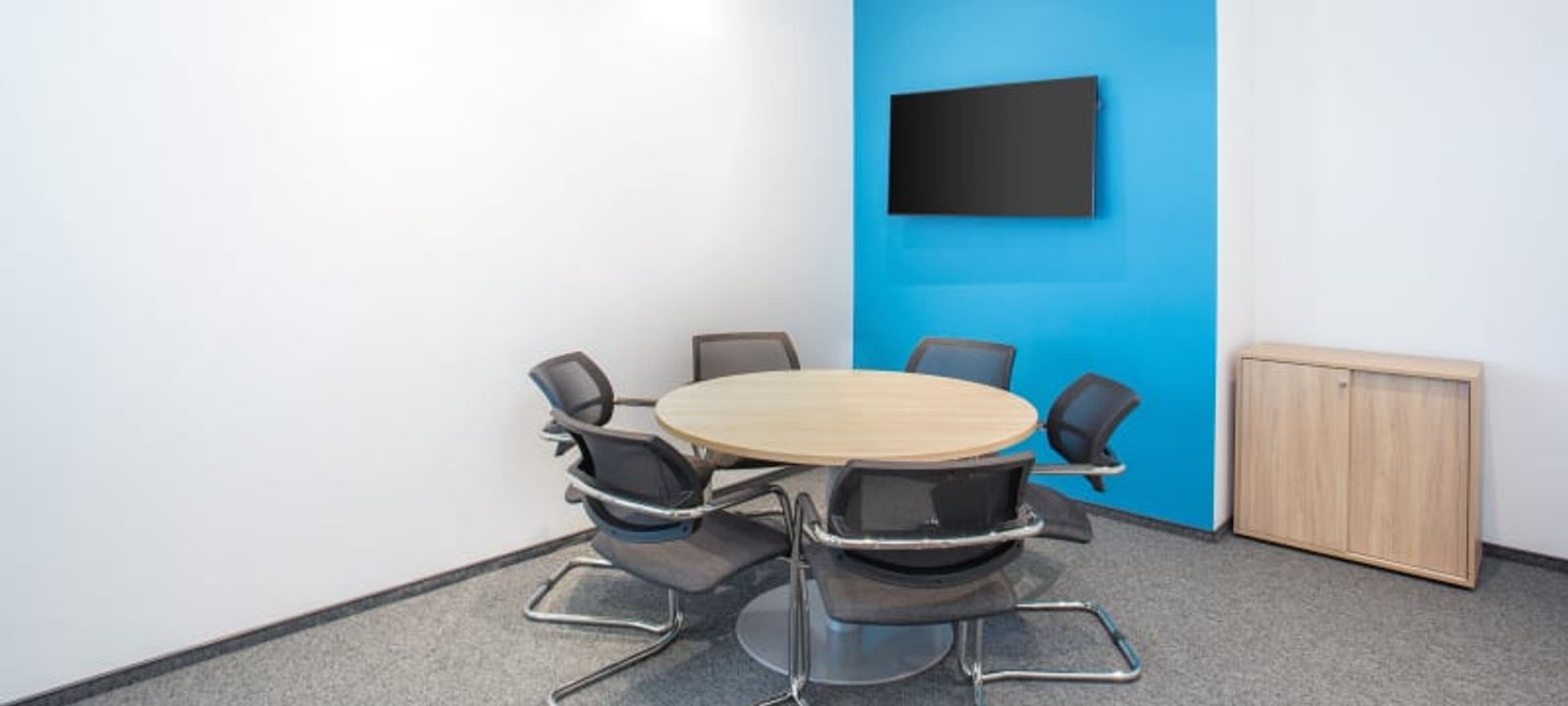 1V Pavla Tychyny Avenue, Kyiv - Image 1