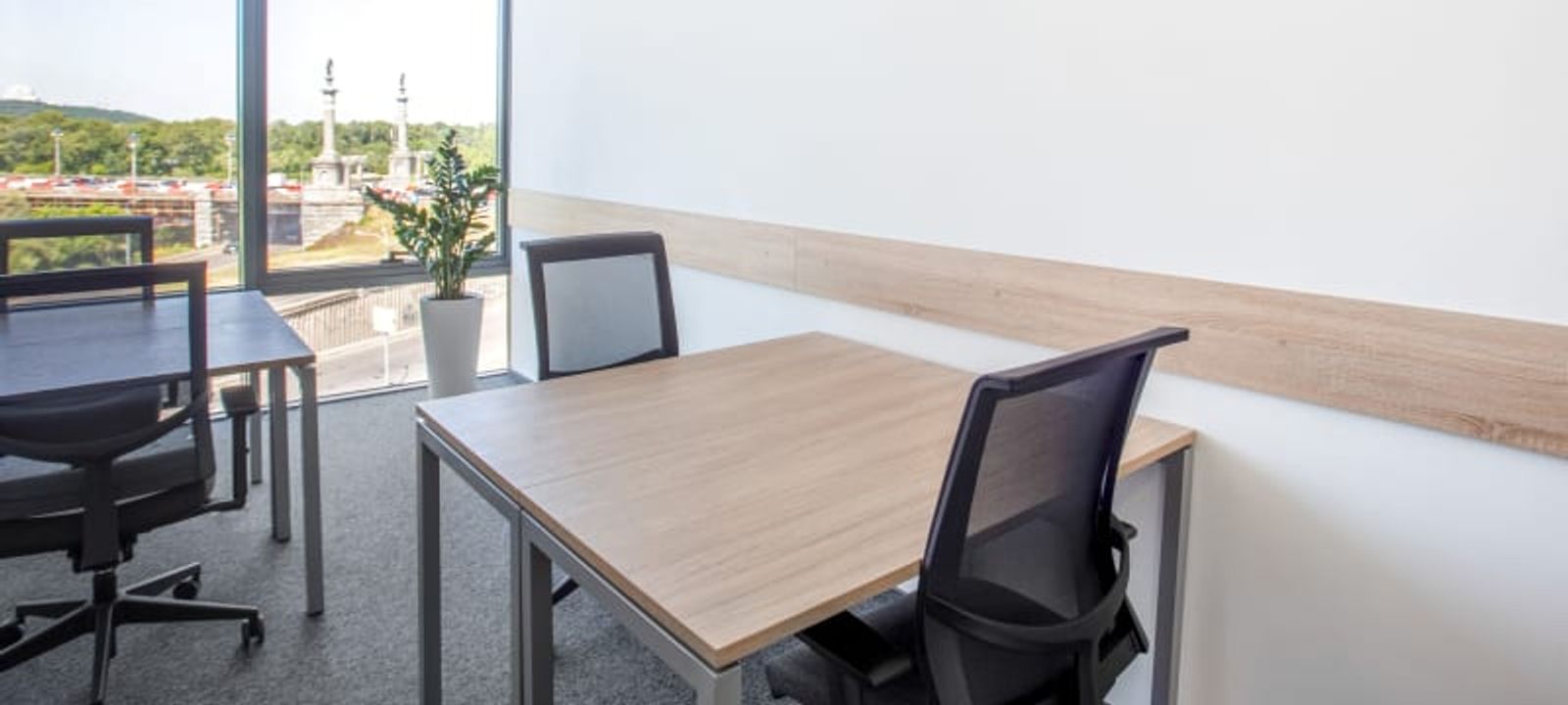 1V Pavla Tychyny Avenue, Kyiv - Image 1