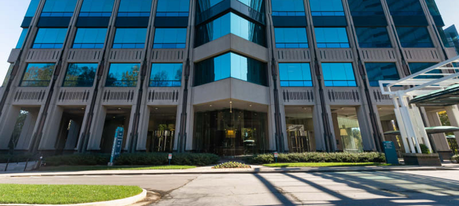 The Queen Building - Image 1