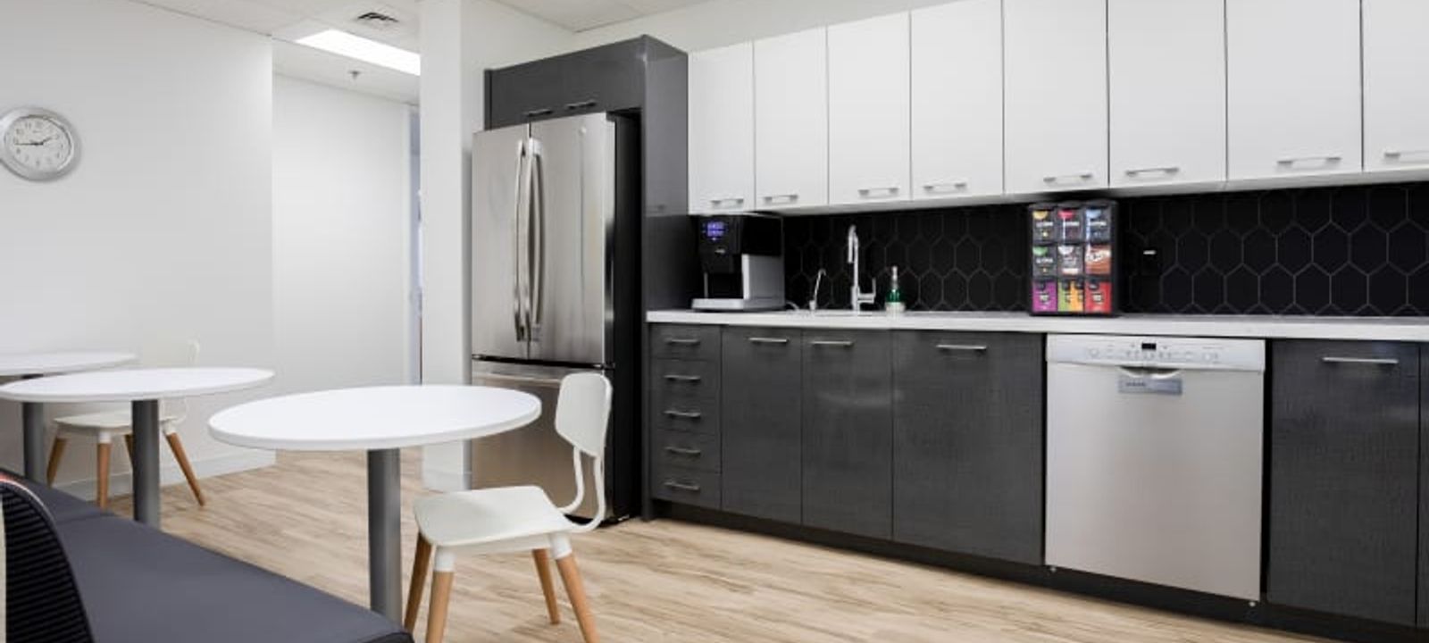 639 5 Ave Sw, Calgary - Image 1