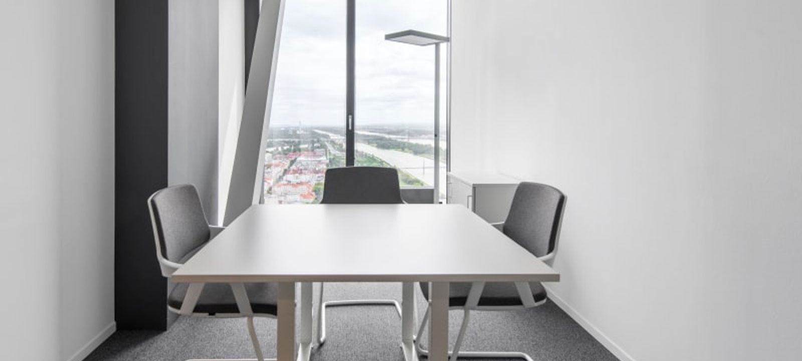 Donau-city-strasse 7, Vienna - Image 1