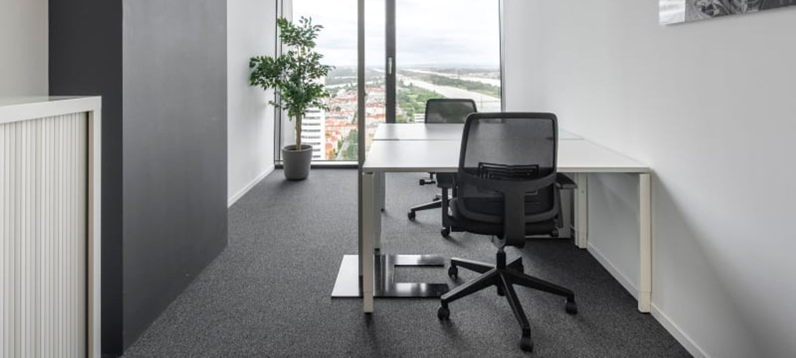 Donau-city-strasse 7, Vienna - Image 1