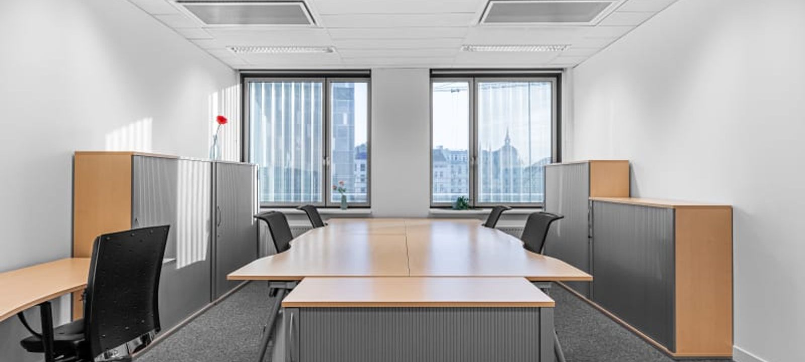 Europaplatz 2/1/2 Regus Westbahnhof Bahnhofcity Wien West, Wien - Image 1