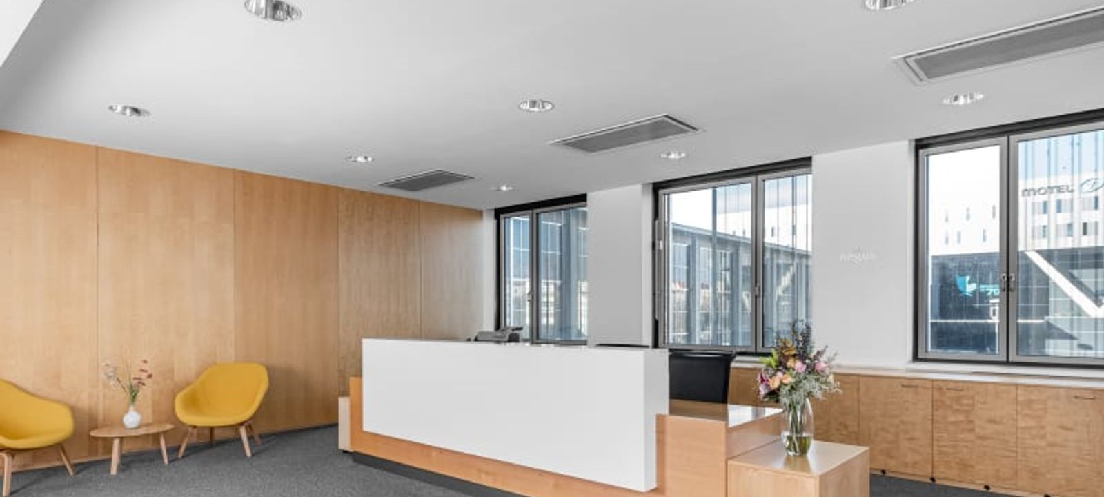 Europaplatz 2/1/2 Regus Westbahnhof Bahnhofcity Wien West, Wien - Image 1