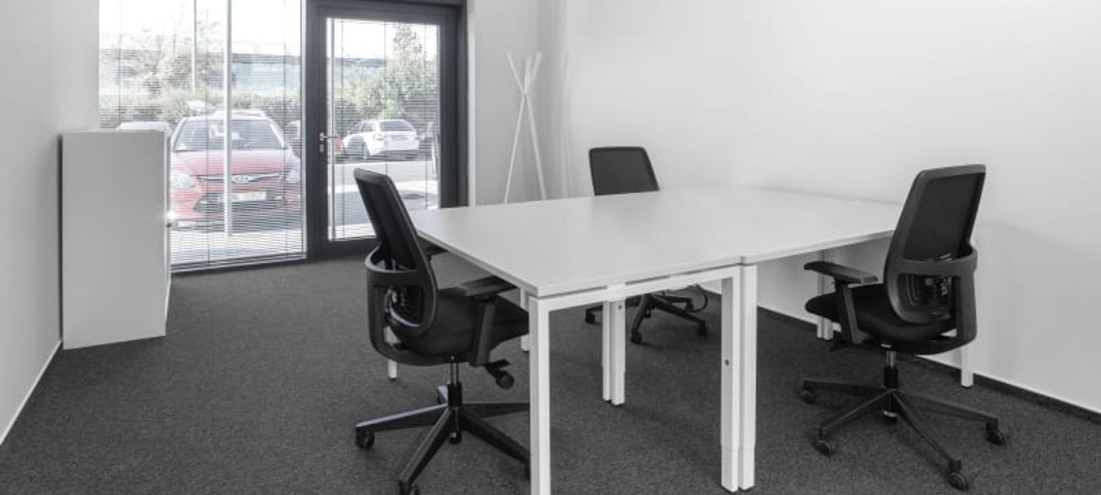 1092/8 Aviaticka, Prague - Image 1