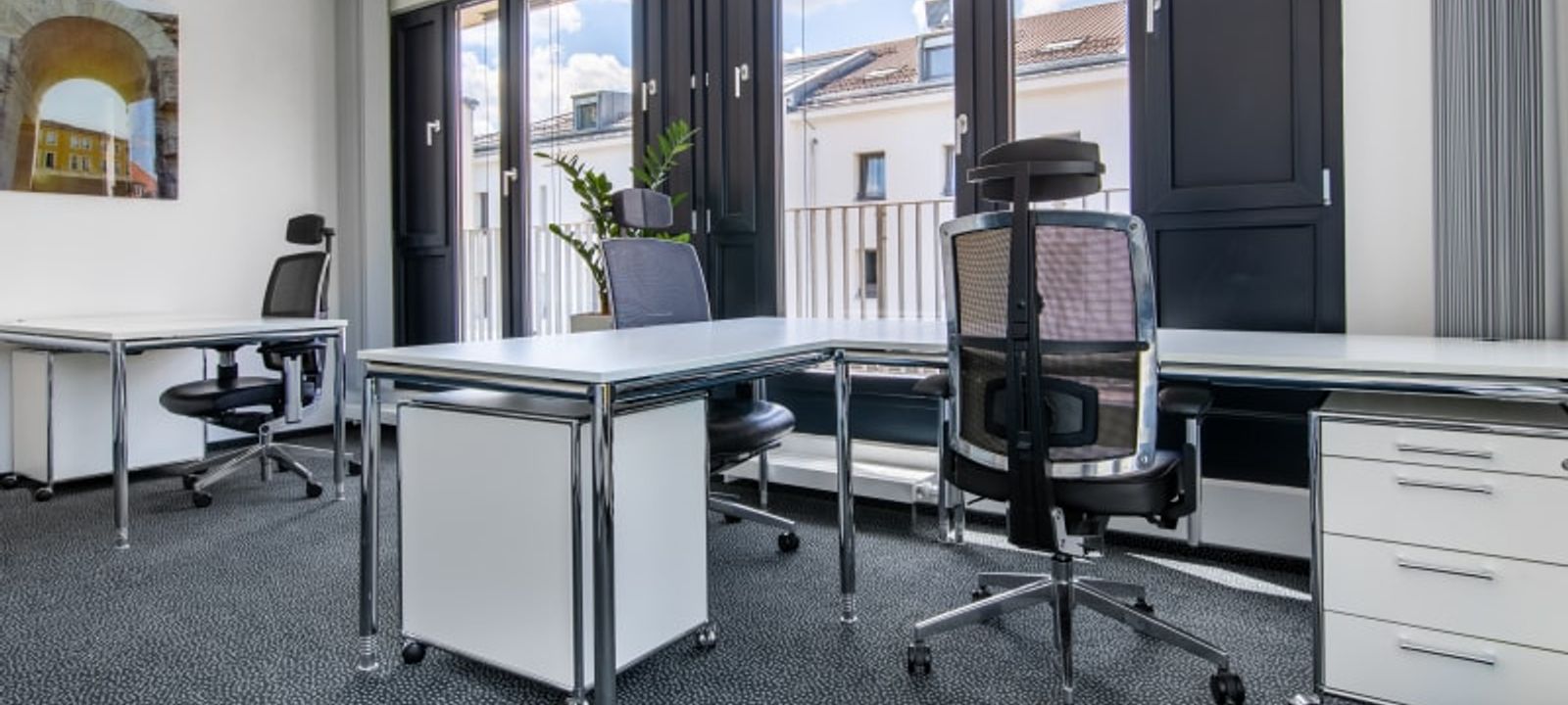 23 Leopoldstrasse, Munich - Image 1