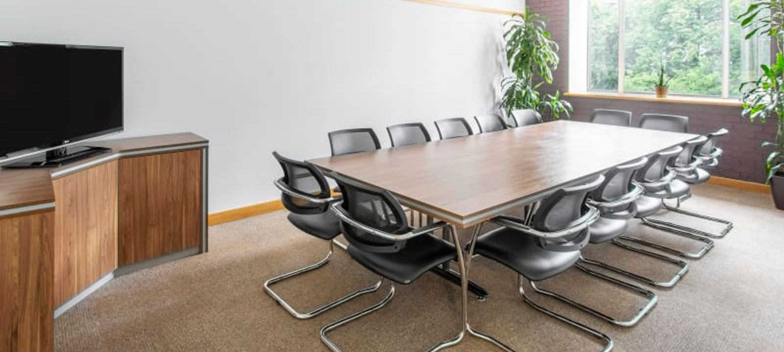 42-44 Shovkovychna St, Kyiv - Image 1