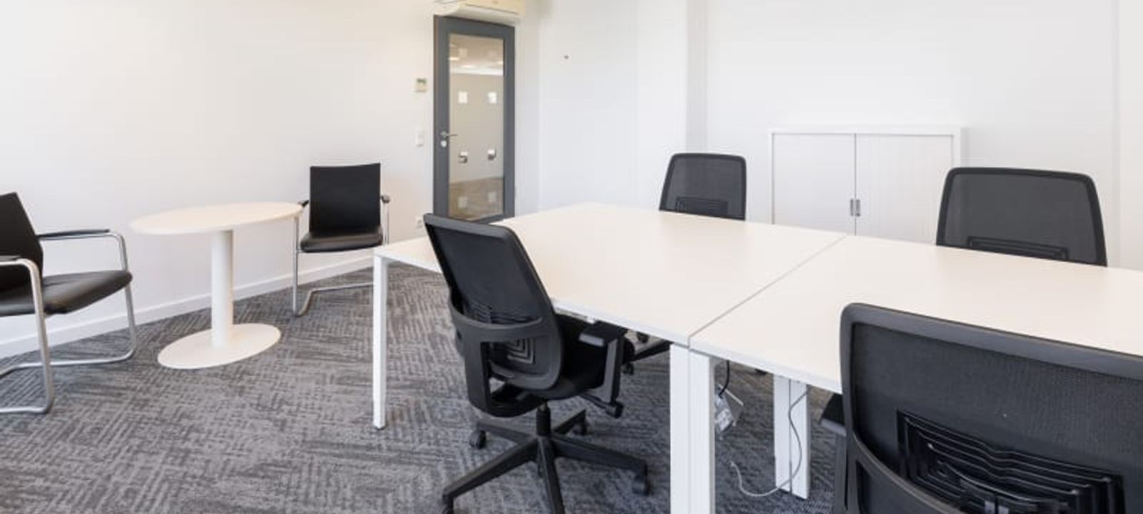 92a Koenigsallee, Dusseldorf - Image 1