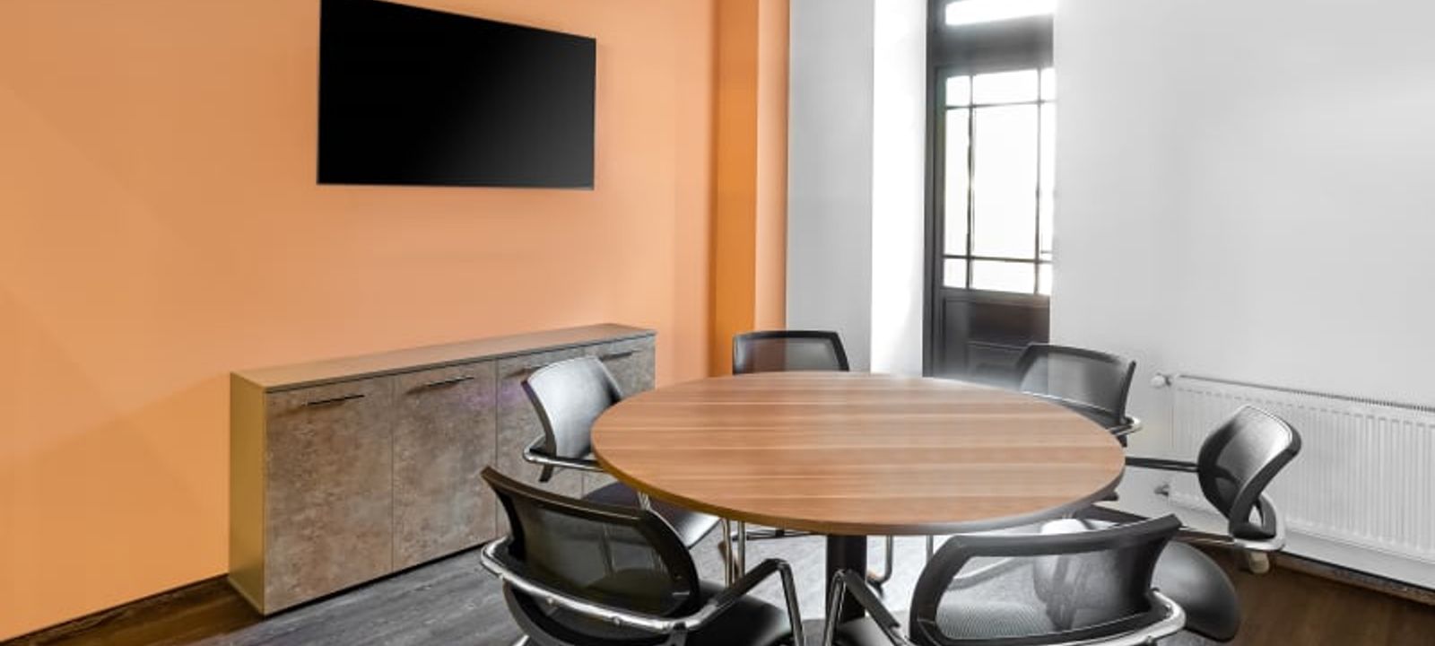 28 Verhniy Val Str, Kyiv - Image 1