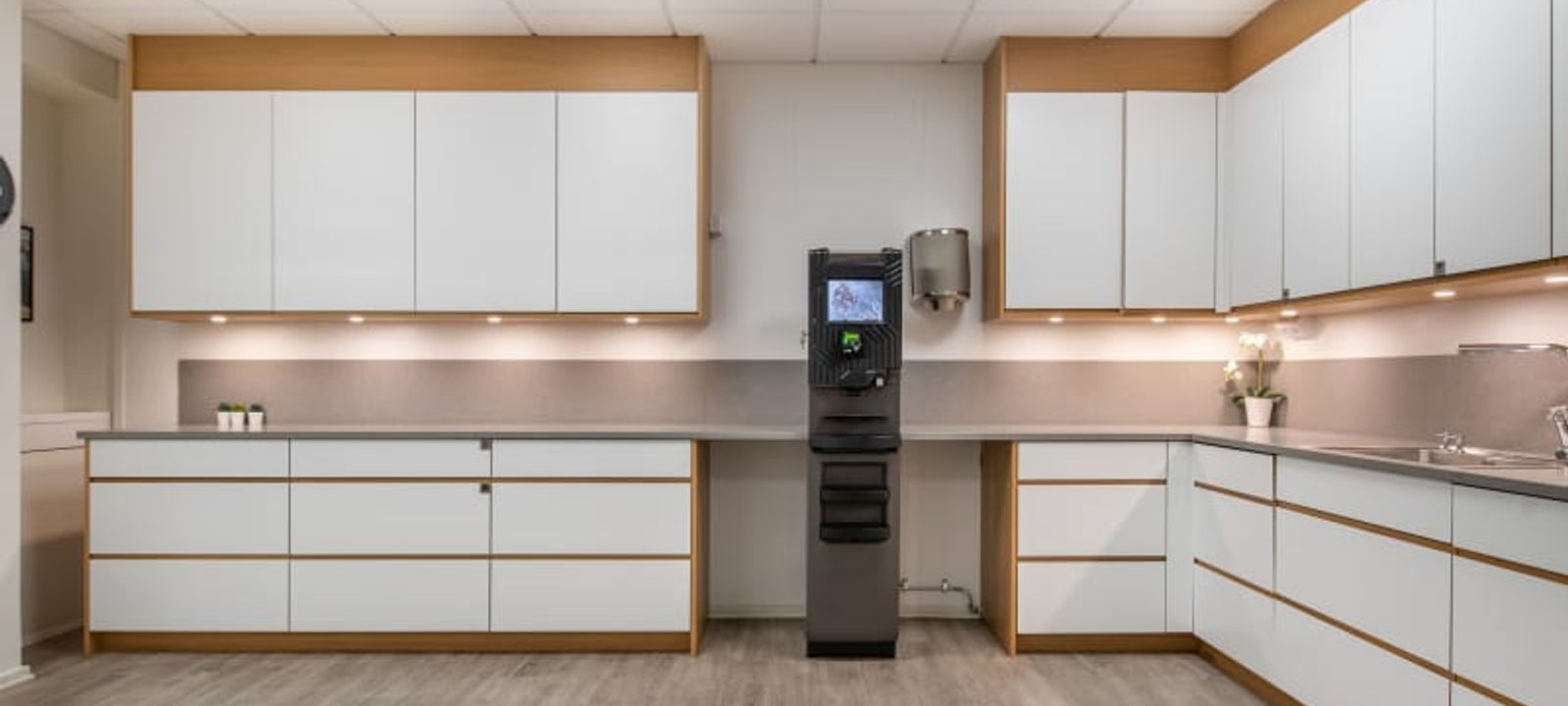 15 Svetsarvagen, Solna - Image 1