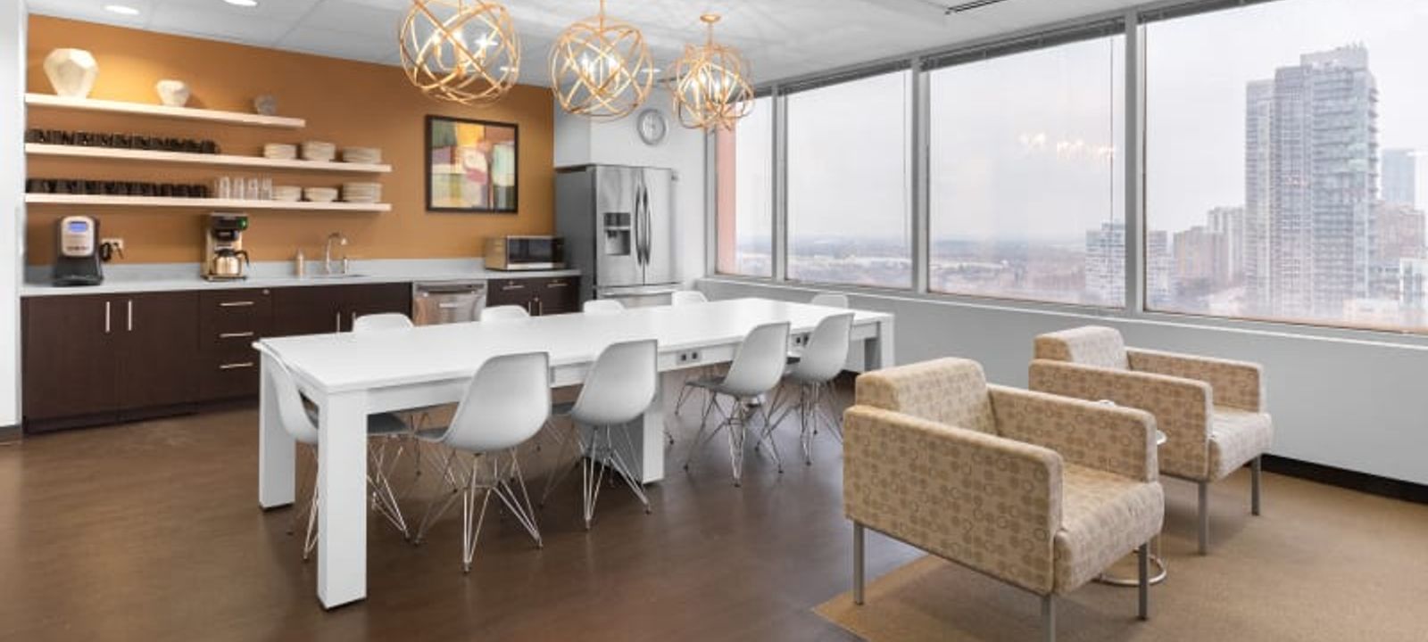 90 Burnhamthorpe Road West, Mississauga - Image 1