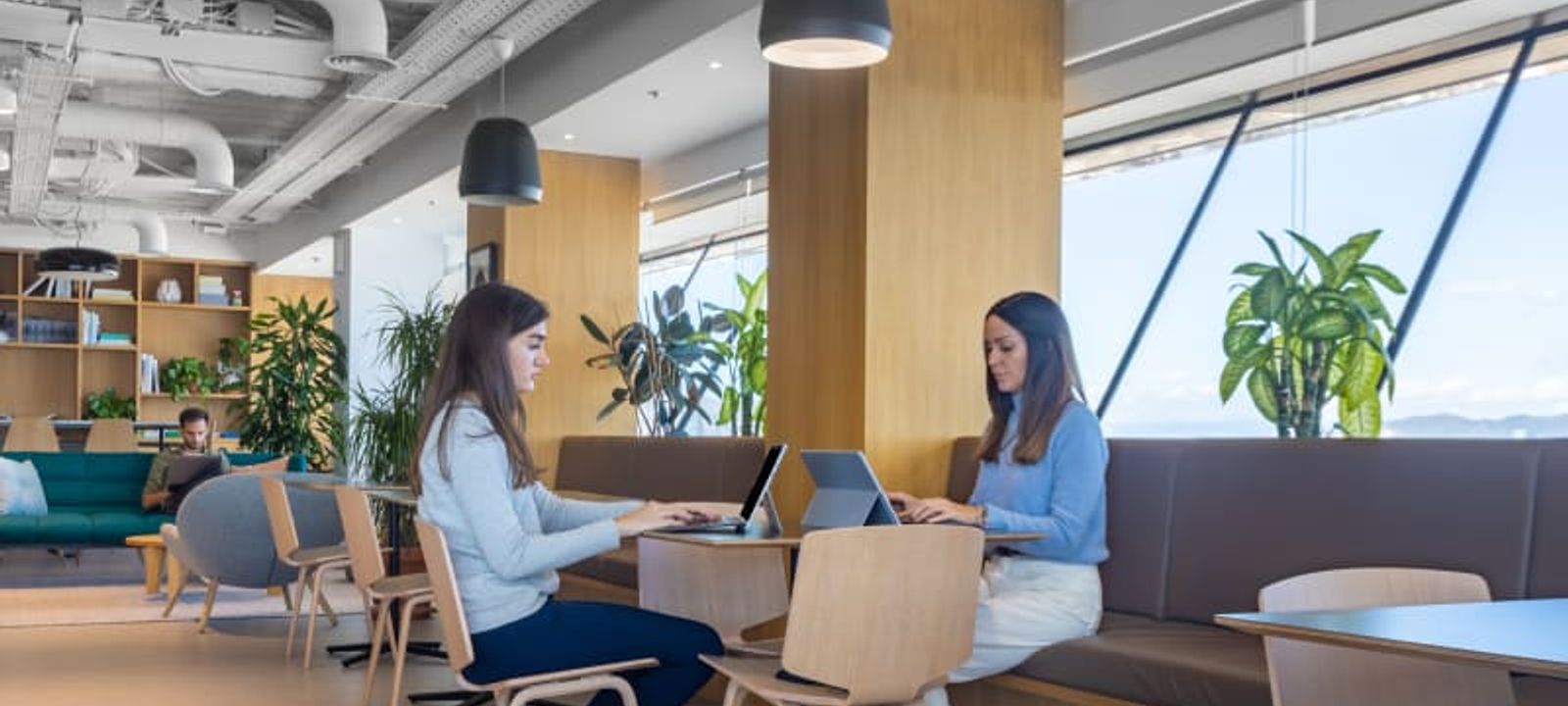 16-18 Carrer De La Marina, Barcelona - Image 1