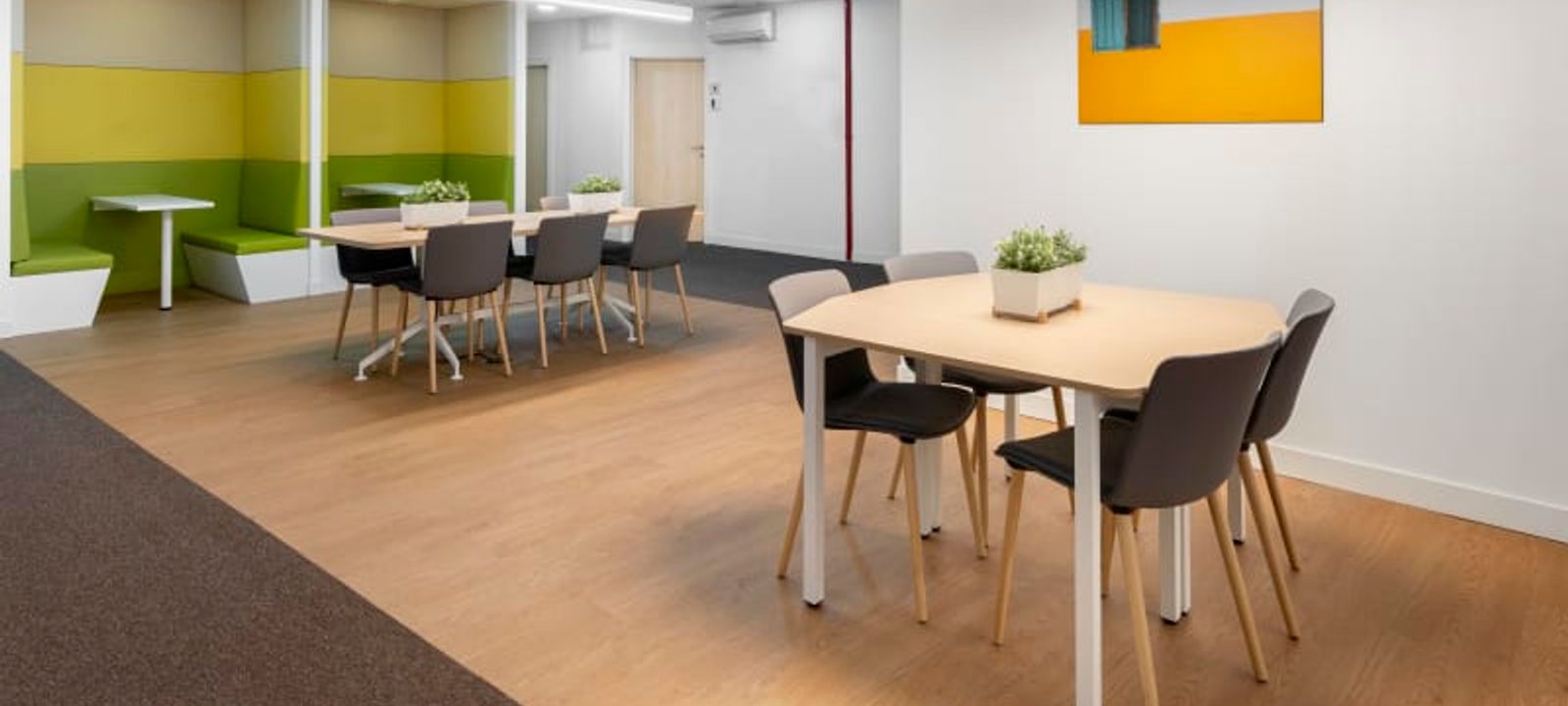 Praca De Mouzinho De Albuquerque, Porto - Image 1