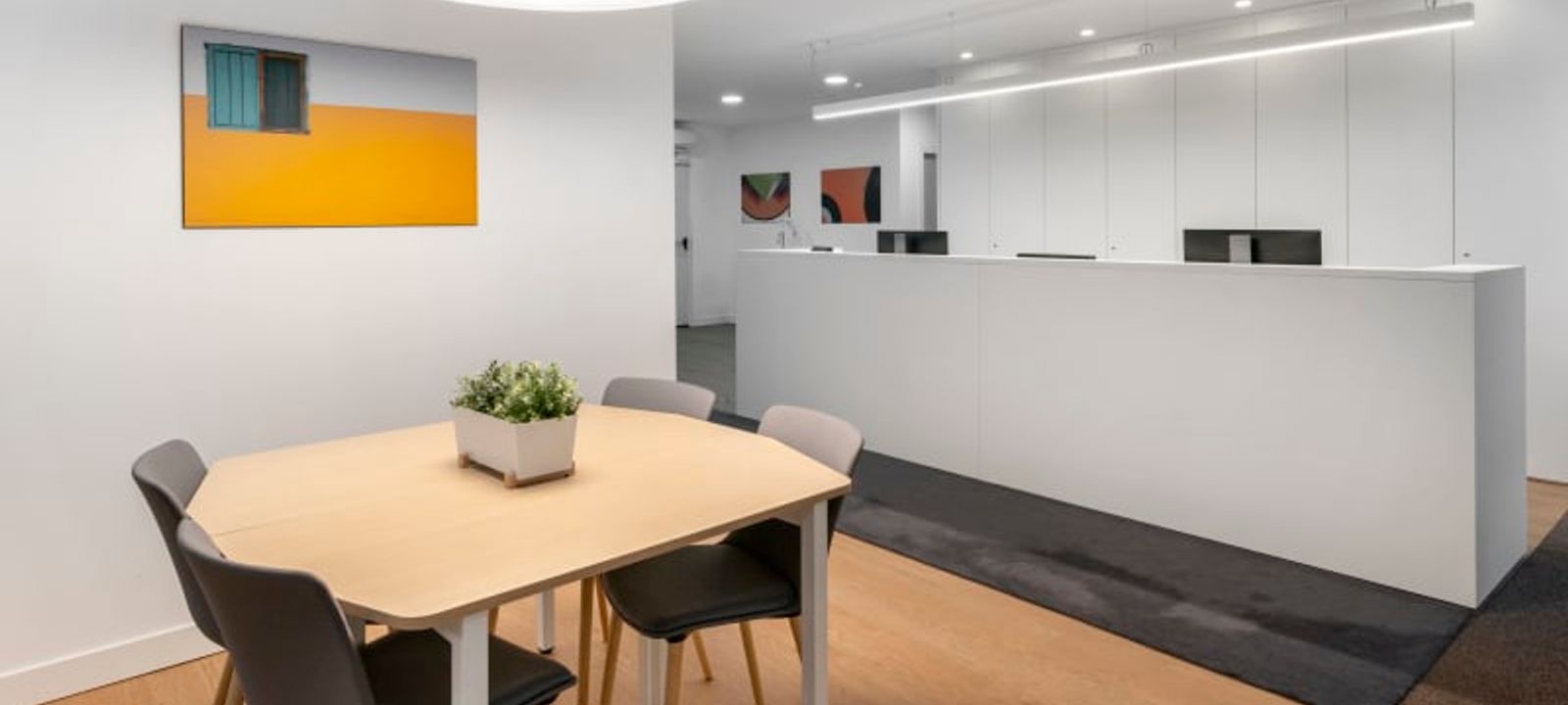 Praca De Mouzinho De Albuquerque, Porto - Image 1