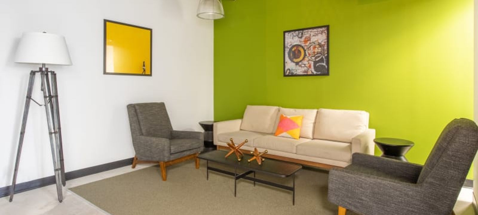 Turnberry Plaza - Image 1