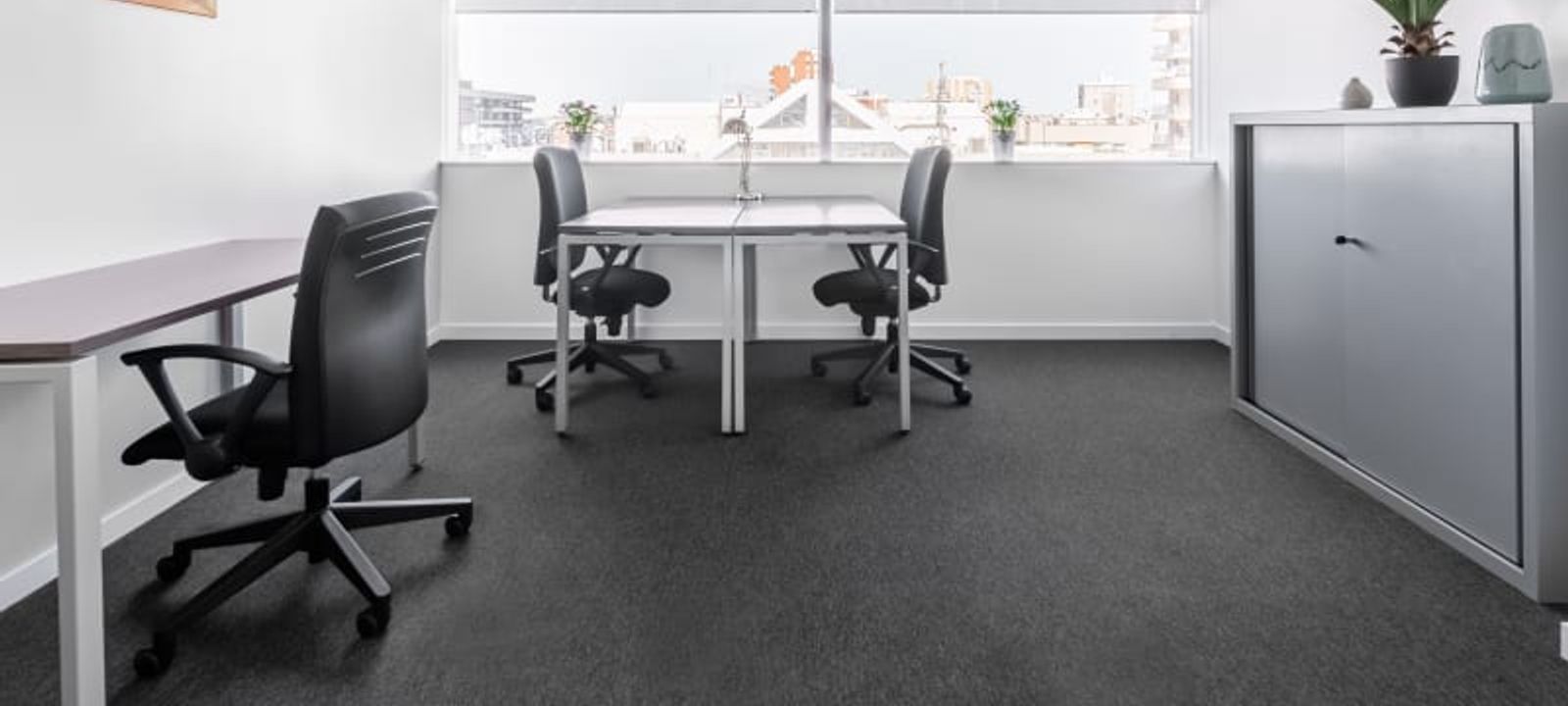 69 Avenida De Eduardo Dato, Seville - Image 1