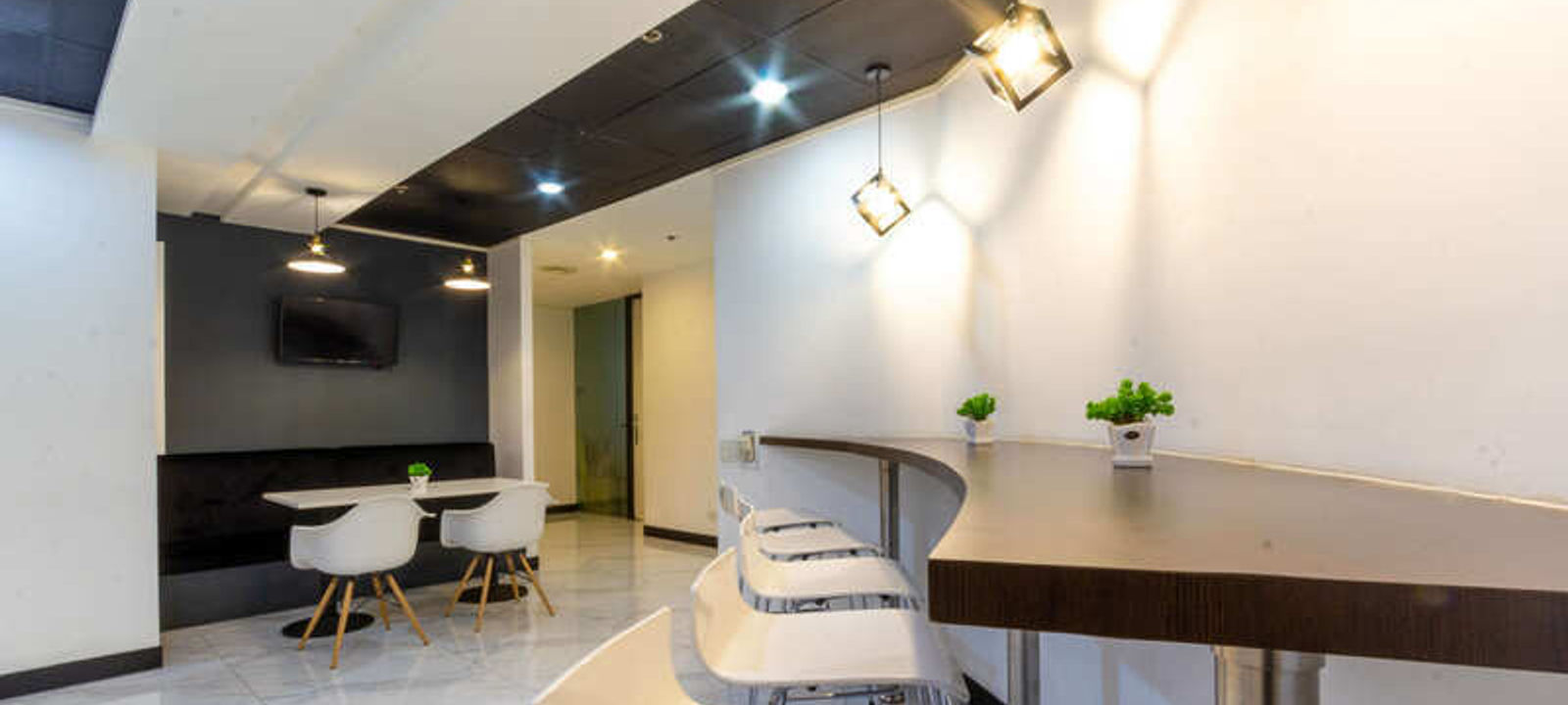 Ayala Avenue, Makati - Image 1