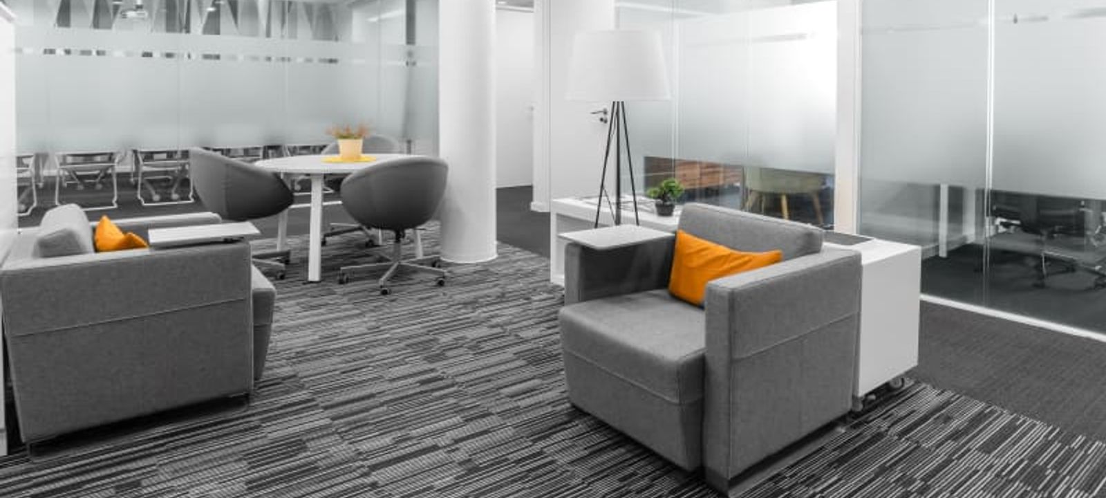 1789/5 Ip Pavlova Square, Prague - Image 1